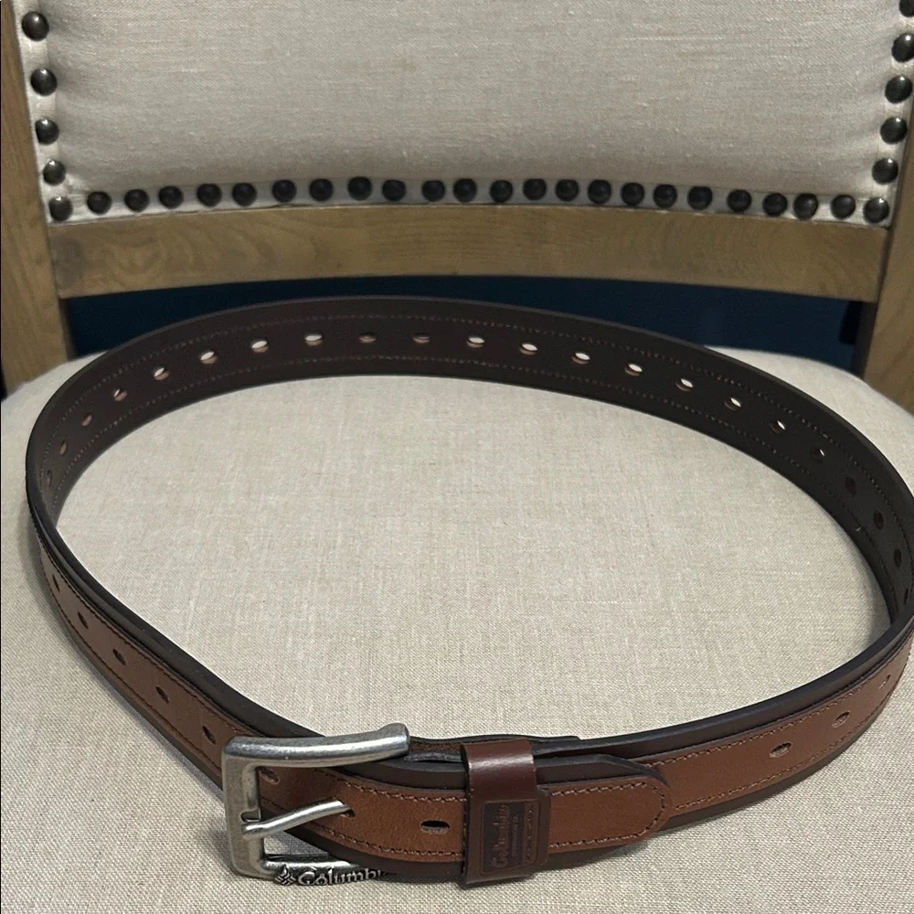 Columbia Men’s Tan Leather Belt with Silver Buckle, Size M (34-36)